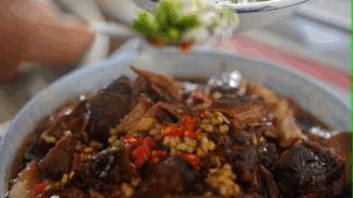 炕锅羊肉面最正宗做法,柴火灶大铁锅炖羊肉