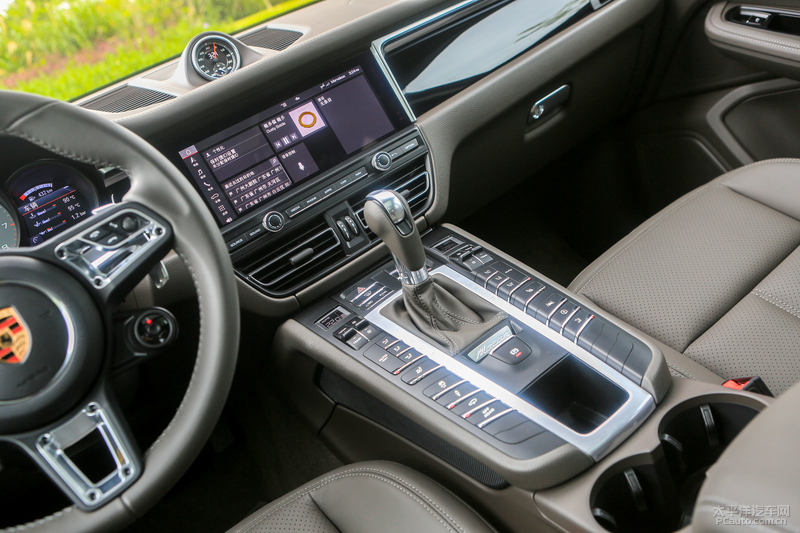 2019款保时捷macans运动suv之选 (2022款保时捷macan s深度试驾2.9t)