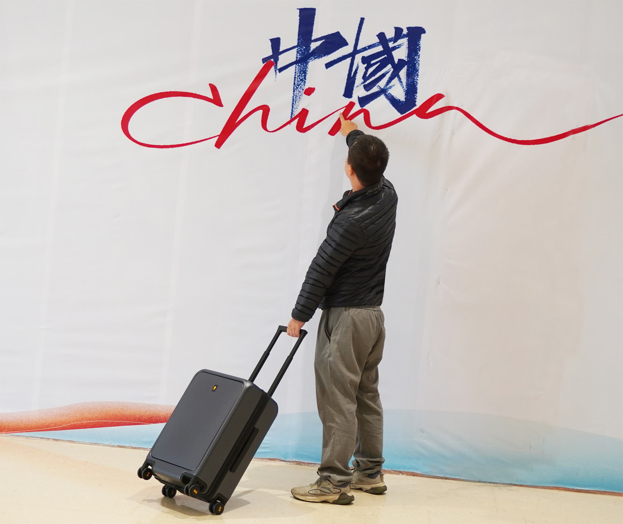 出差旅行行李箱怎么选，地平线8号拉杆箱颜值高又实用