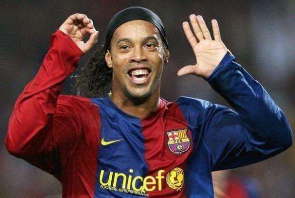 罗纳尔多外星人的称号怎么来的,足坛十大前锋罗纳尔多