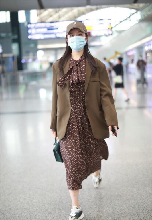 西装裙子的5种搭配高级又时髦,西装裙子早秋最时髦的打开方式