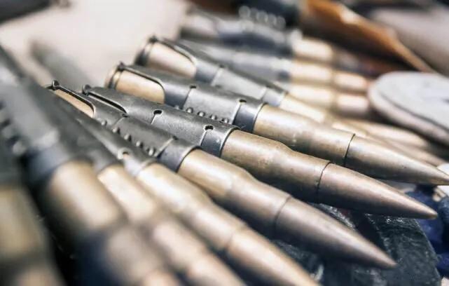 身中数枪不死的视频,身中八枪奇迹生还