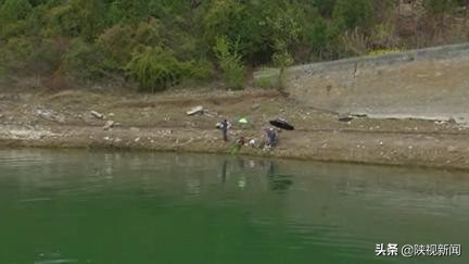两小伙去钓鱼,两小伙去钓鱼被赶走