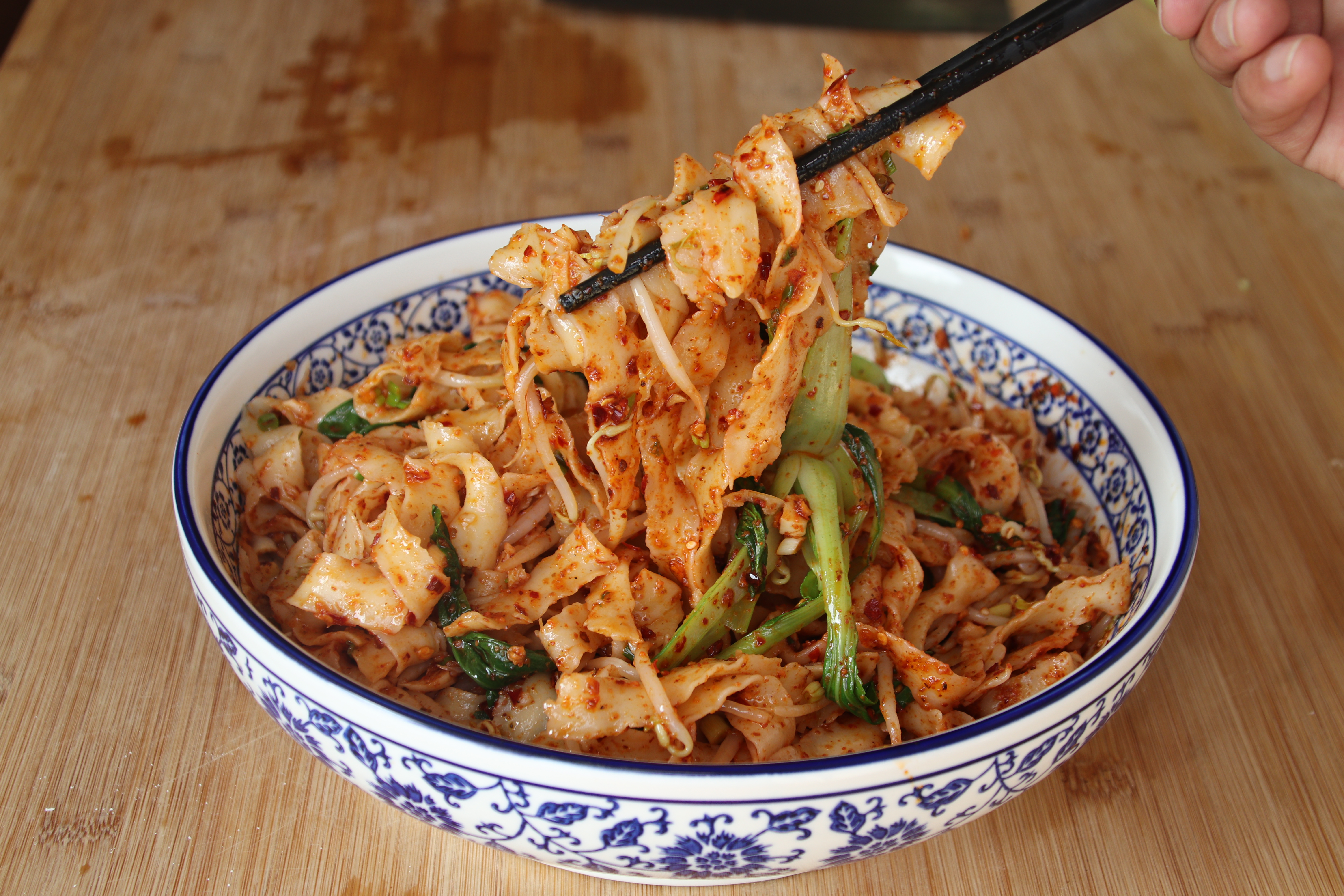 油泼面做法怎么才能筋道,油泼面怎么做劲道