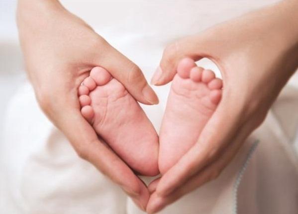 新生儿宝宝表现出来的各种信号,新生儿的正确反射方法