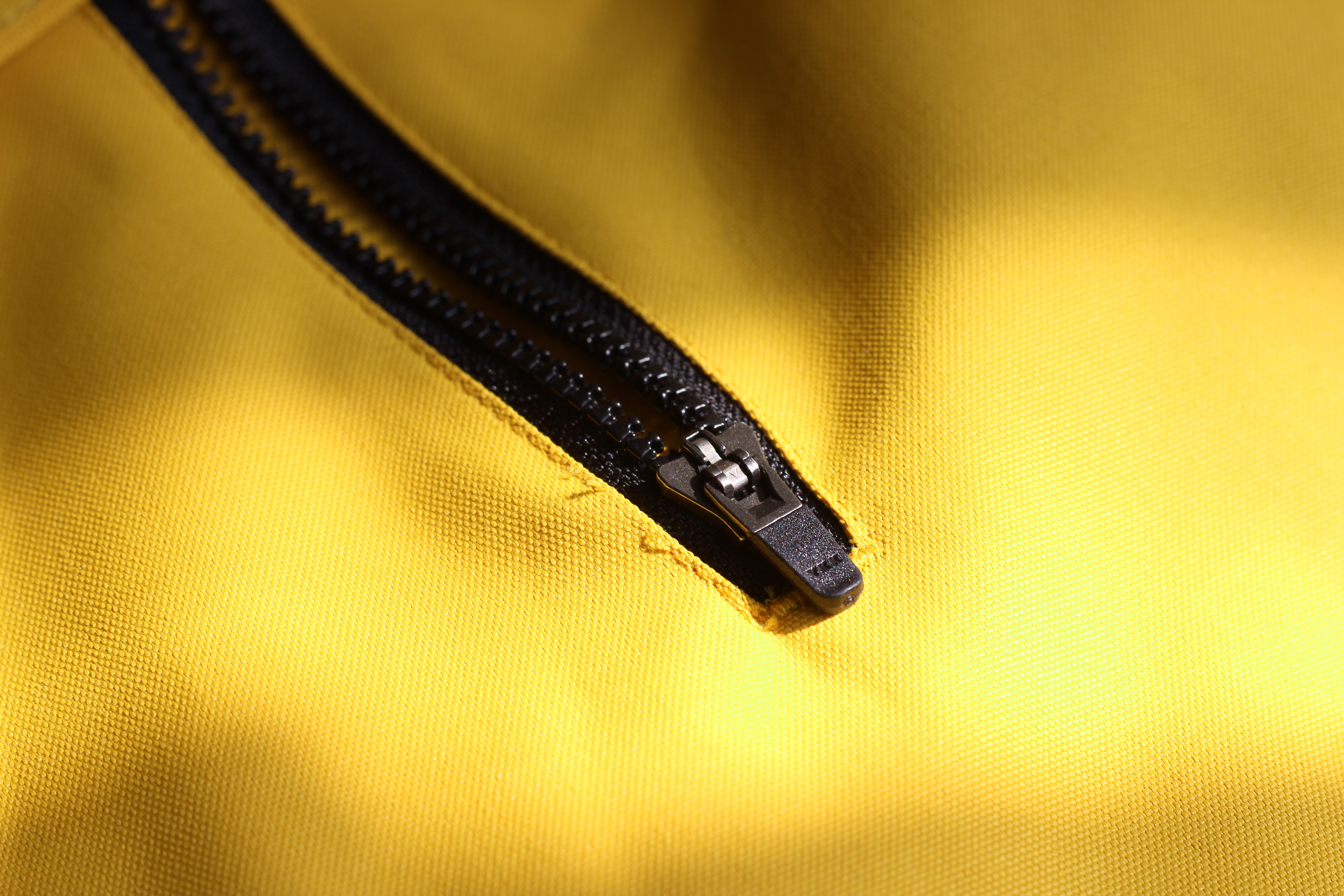 沙乐华明星同款冲锋衣,沙乐华和哥伦比亚冲锋衣哪个好