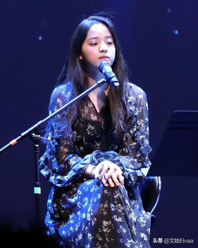 欧阳娜娜同款吊带碎花裙,欧阳娜娜粉红吊带百褶裙