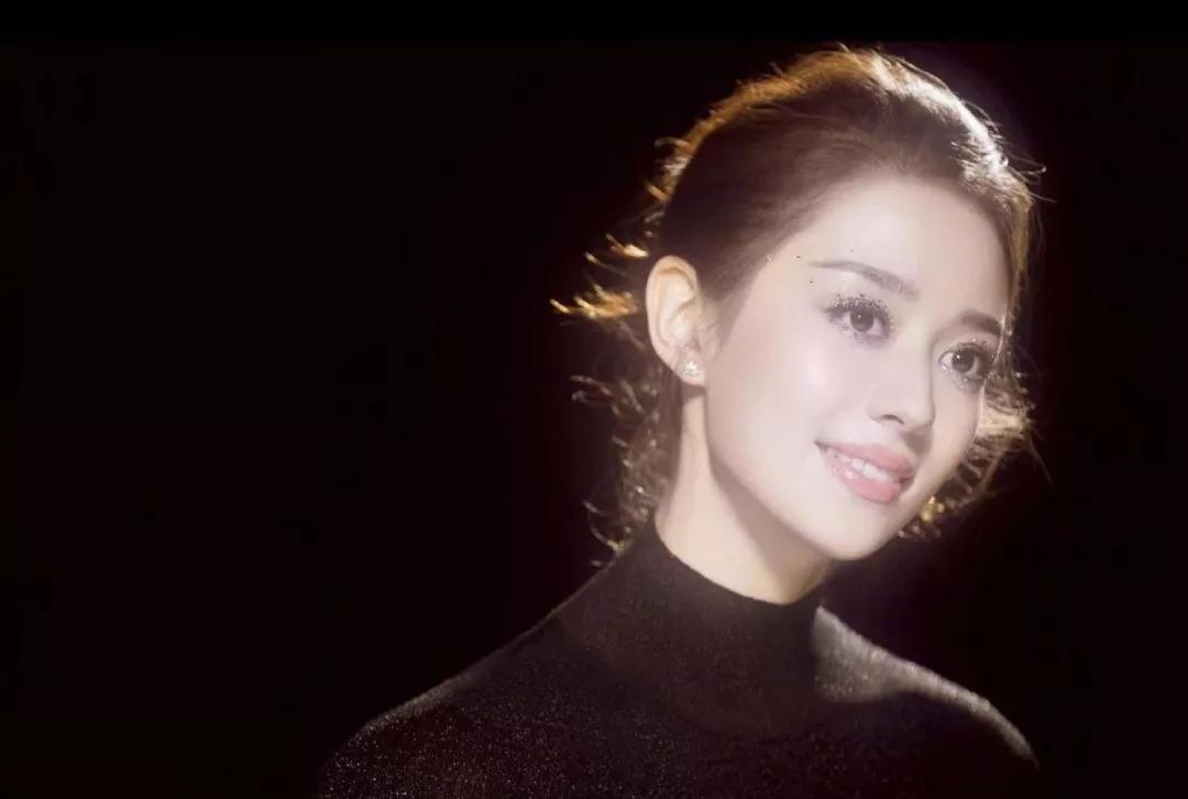 神奇的吉娜,作为郎朗太太的社会学意义