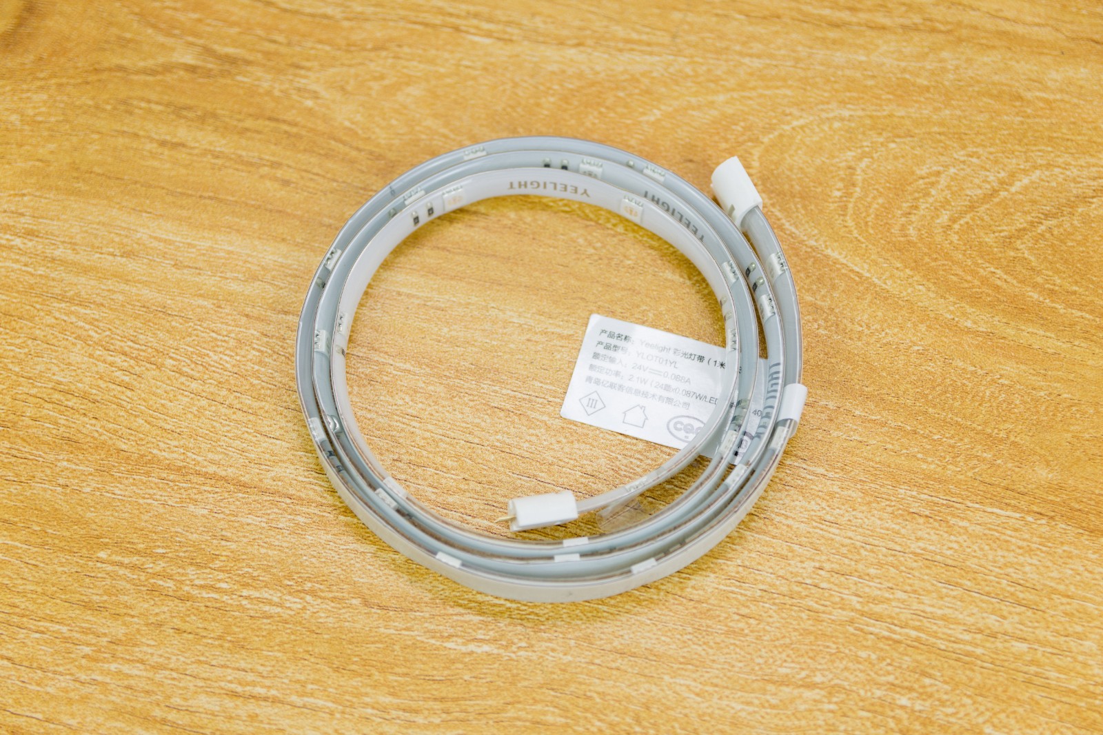 ledrgb灯带效果展示,yeelight智能彩光灯带和泛影灯带