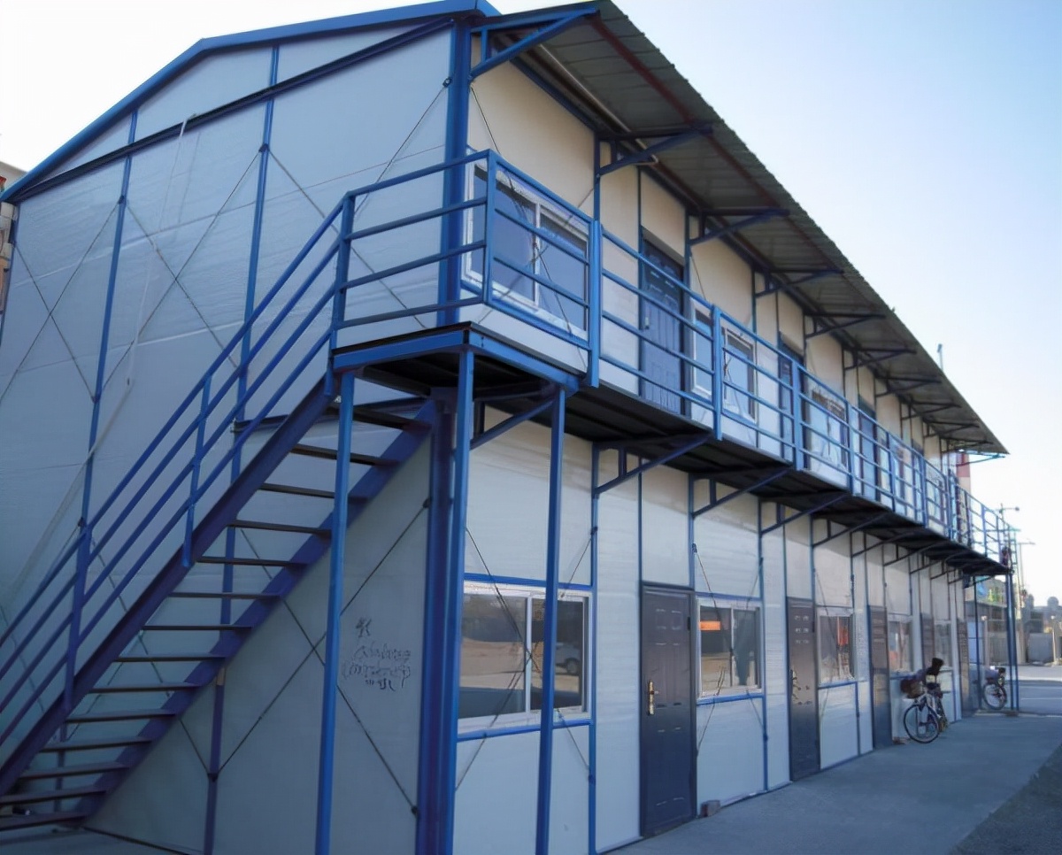 有的地方为什么要拆彩钢瓦房子,2600平米的彩钢棚拆除需要多少钱