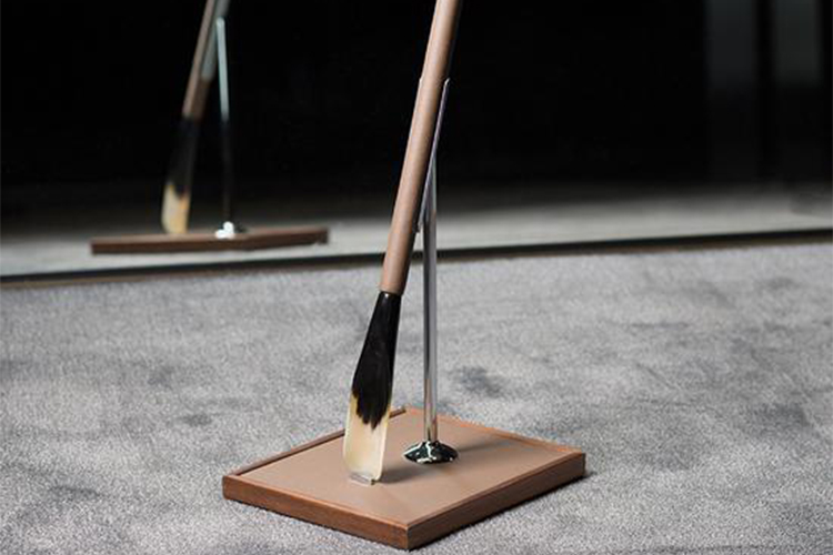 皮鞋褶皱处开裂怎么修复,皮鞋有褶皱教你一招立马焕然一新