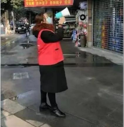 巾帼志愿者撑起抗疫防疫半边天,抗疫志愿者为出征勇士护小家