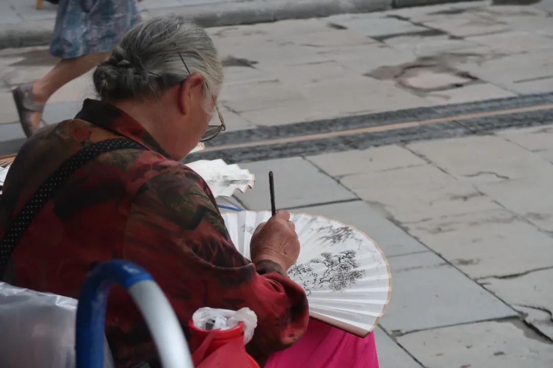 西安正宗小吃街是回民街吗,西安正宗本地小吃街回民街