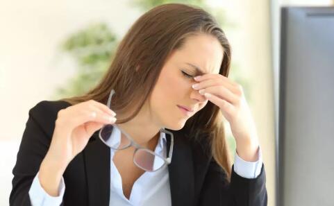 眼窝凹陷调理饱满,怎样判断眼窝凹陷还是深眼窝