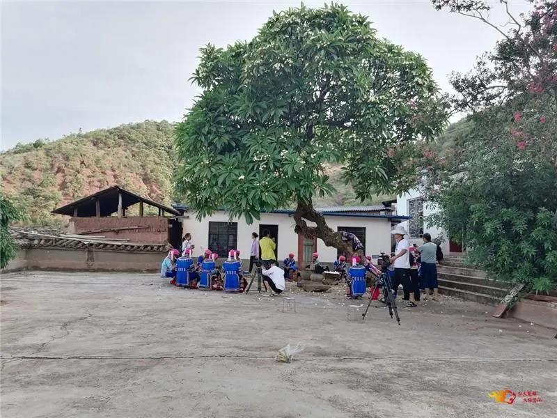 楚雄州彝族民歌小视频,楚雄自治州彝族刺绣宣传视频