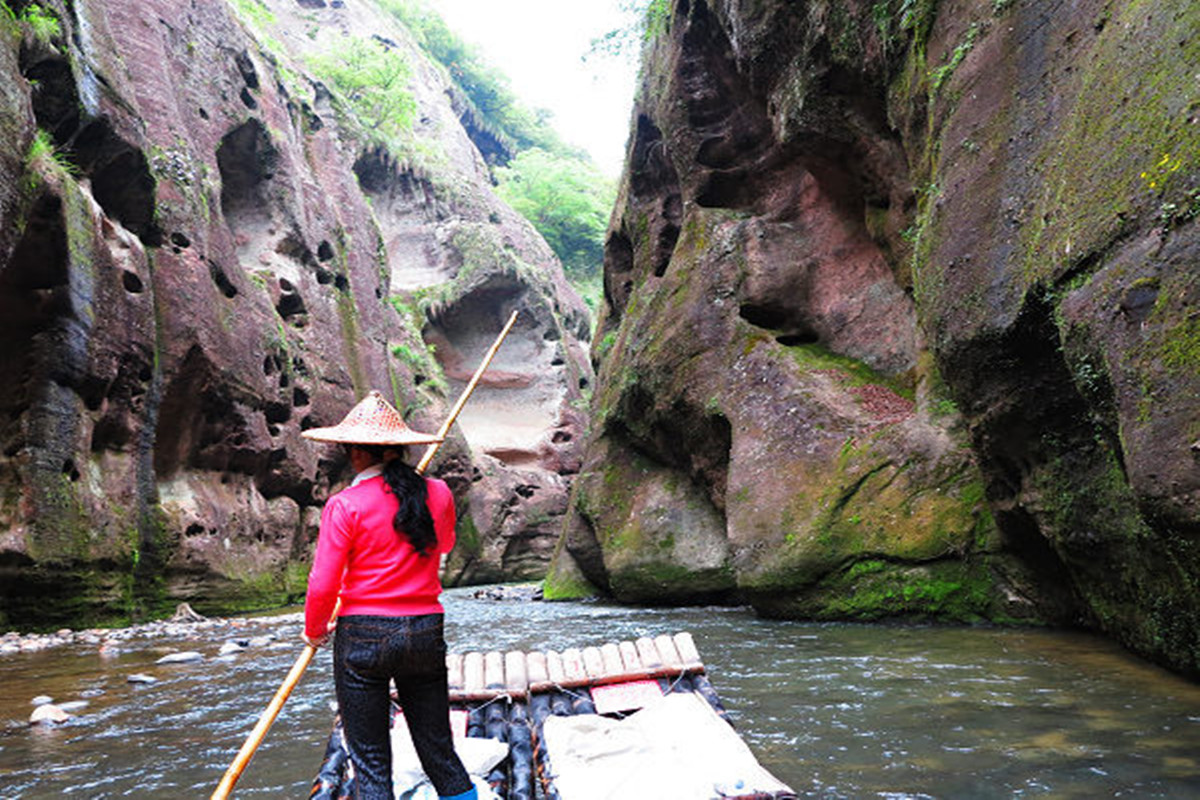 福建一座半山腰建有寺庙,福建荒废古寺庙