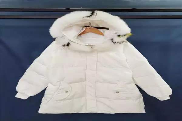 羽绒服内衬钻毛严重怎么办,羽绒服钻绒怎么办一招搞定