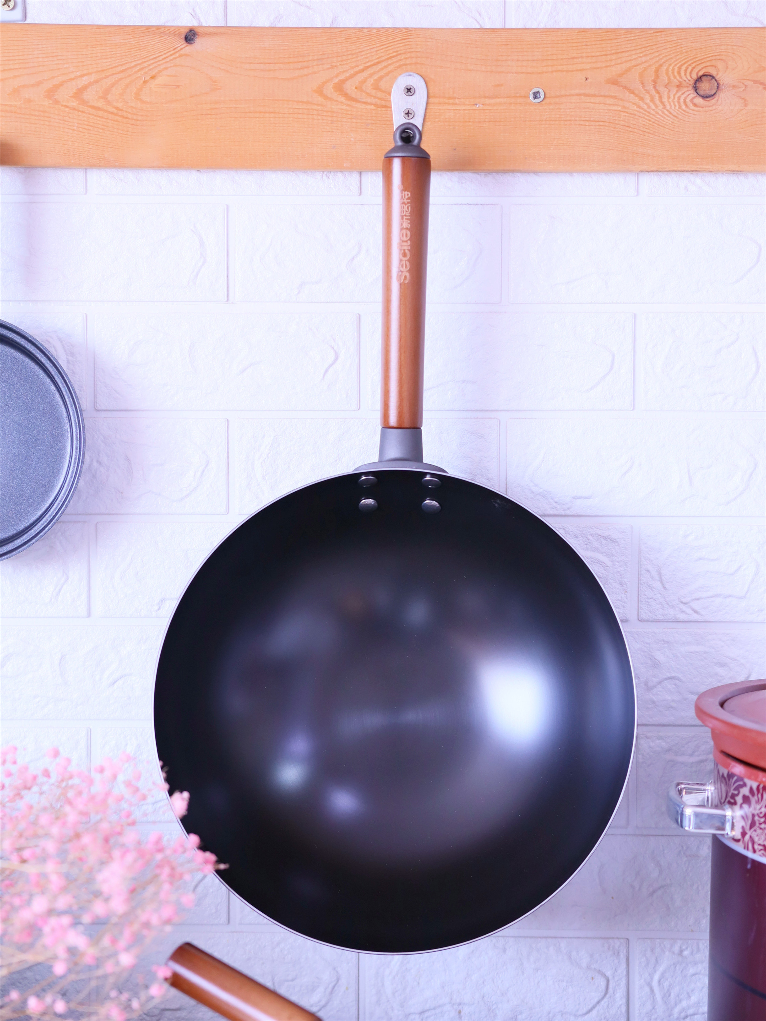 新买的铁锅切记别直接开锅,新不粘铁锅要开锅吗