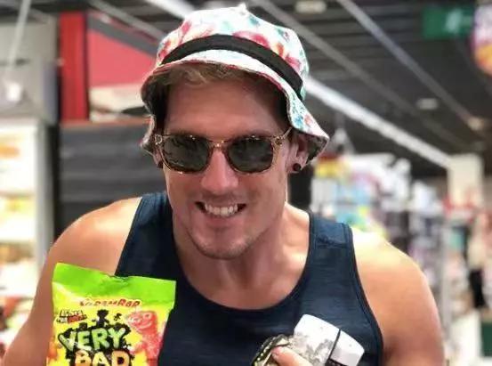 专访|“头大戴不下”怎么办？帽匠设计师Coco跟你聊帽子的学问