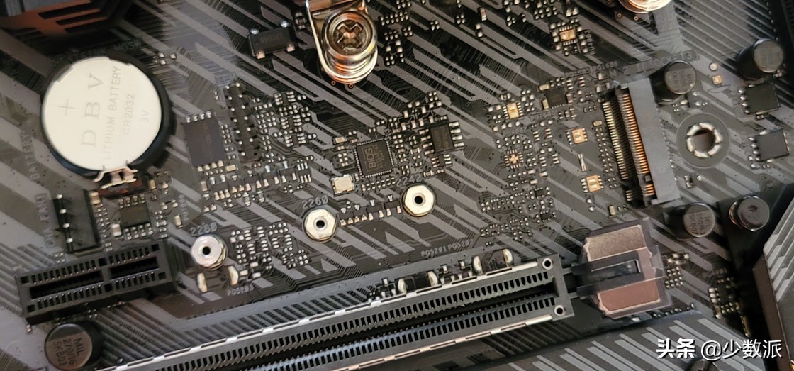 数字存储最典型运用,固态硬盘参数详解图解