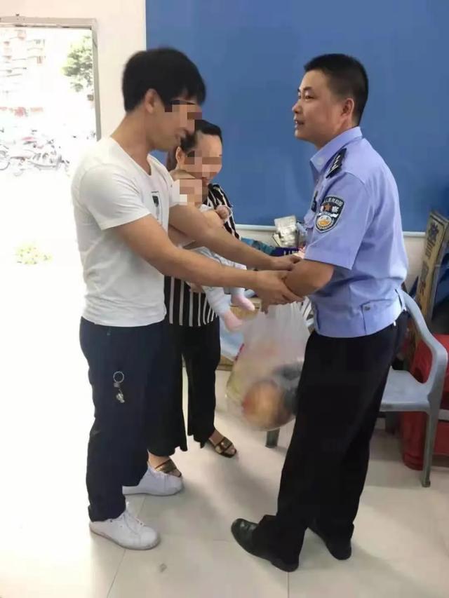 一岁女童突发昏厥交警紧急护送,婴儿突发疾病交警急速送医