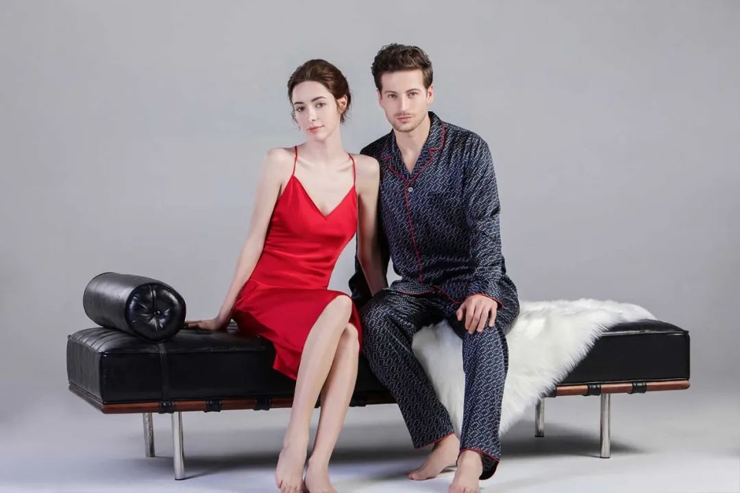 一位英国女人爱上东方文化,让穿丝绸睡衣,比晚礼服还高级