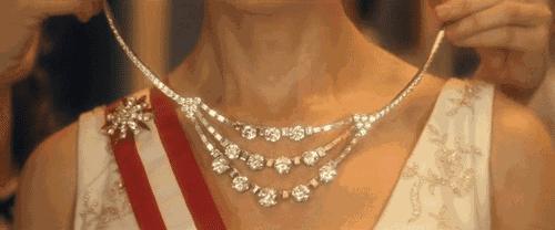 *服私**这么美，怎么一上红毯就见光死？