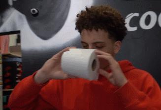 一卷纸换一双AJ，在美帝拥有纸巾的人有多“嚣张”