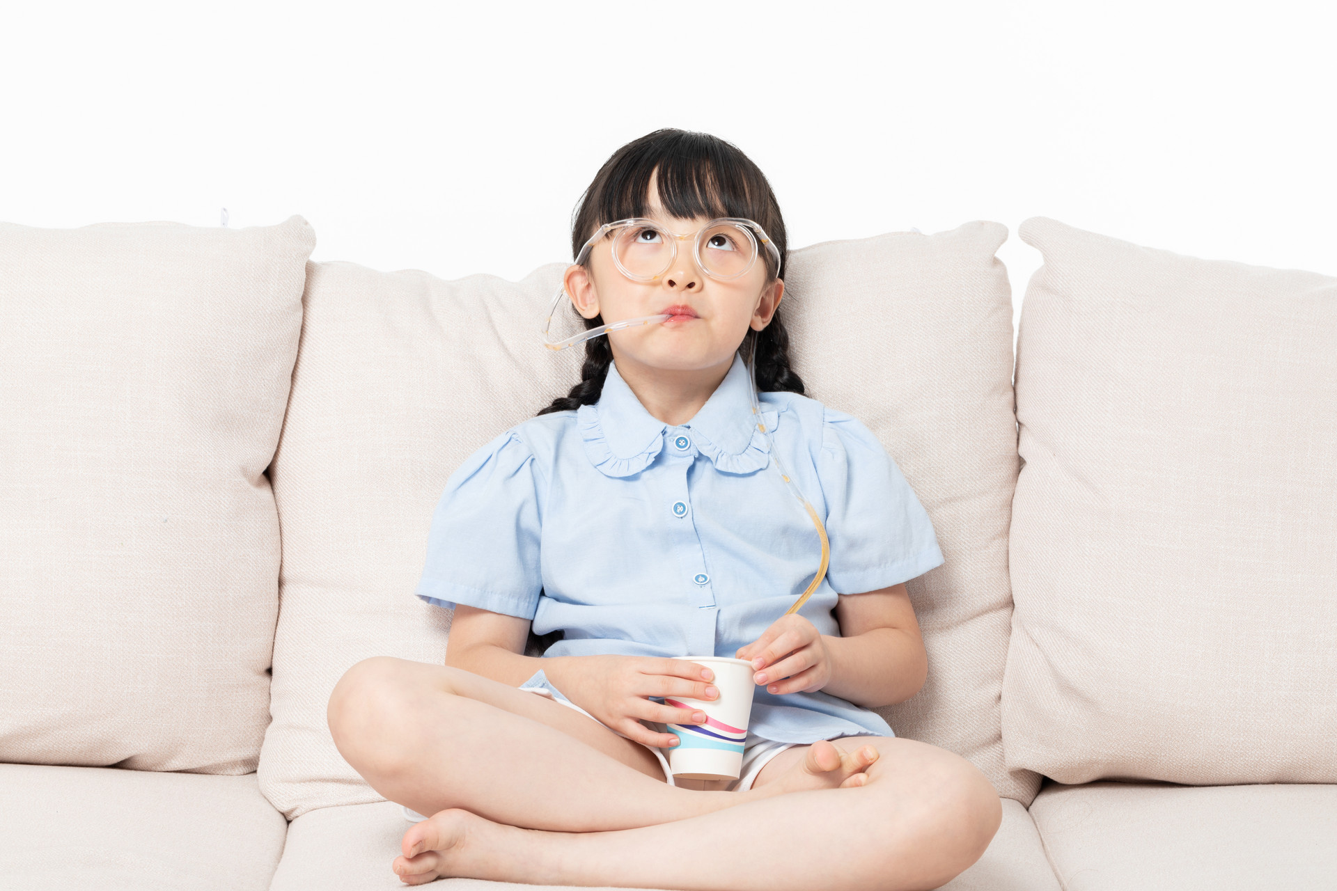 牛奶当水喝有什么坏处视频,小孩把牛奶当水喝有没有问题