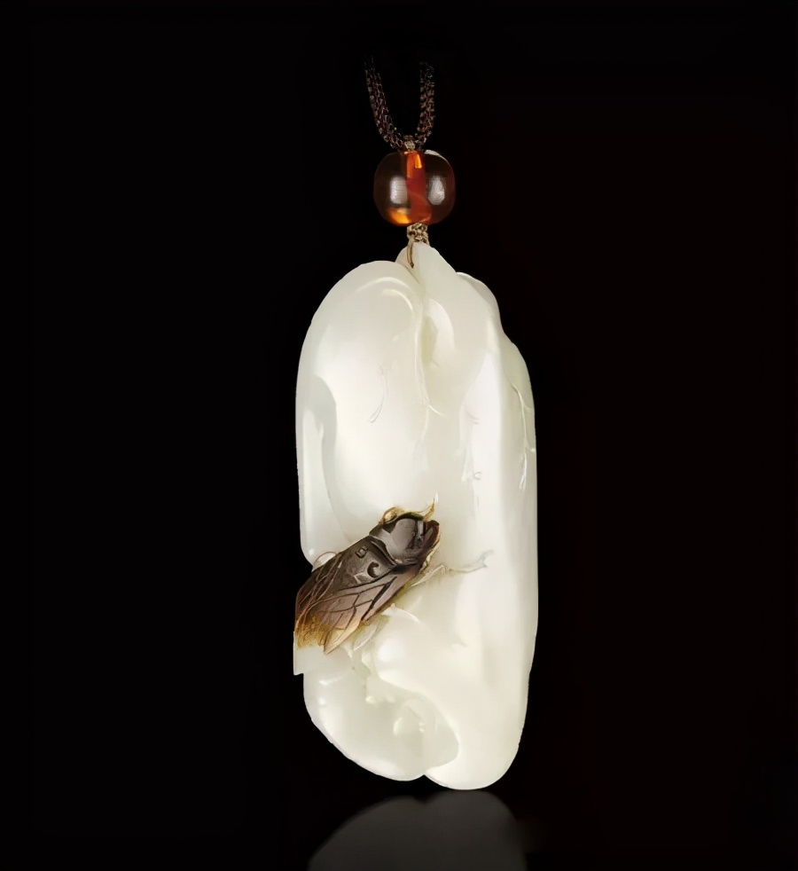 和田玉买来后发现多了一个黑点,和田玉内部有块状白斑还值钱吗