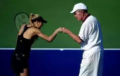 美国老布什总统逝世葬礼,美国前总统老布什跳伞