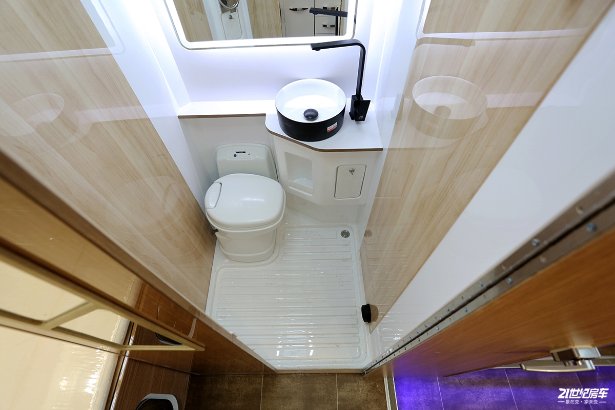 五菱轻卡房车最新款,骏驰大通短轴中顶房车