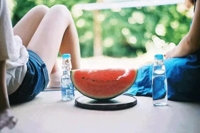 街拍夏日里小姐姐就是任性,夏日任性天气