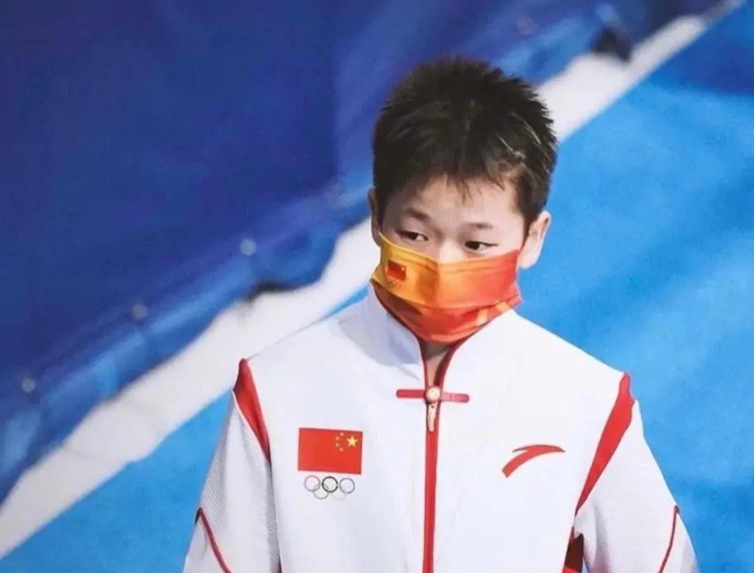 好姑娘！全红婵收获巨额奖金后选择25元上衣，送闺蜜礼物“壕气”