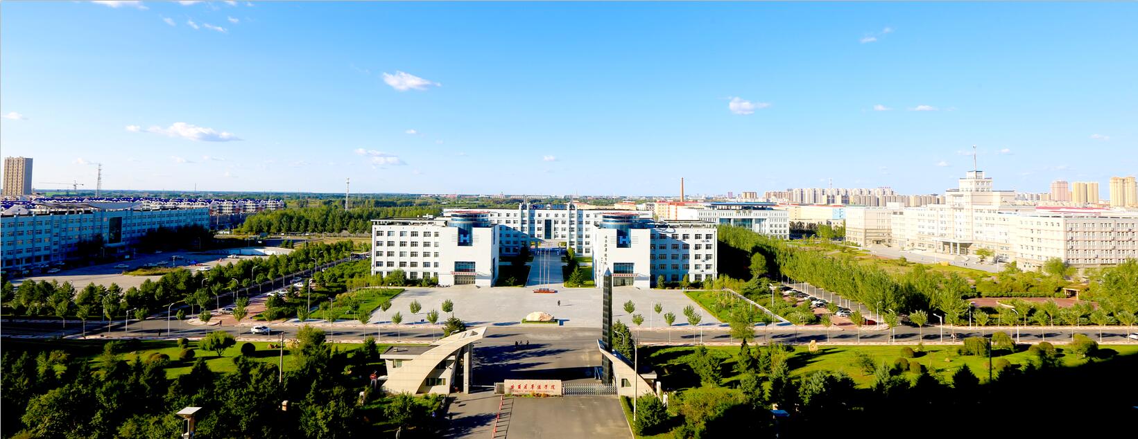 黑龙江省200-300分的公办专科学院,哈尔滨华德学院和东方学院哪个好