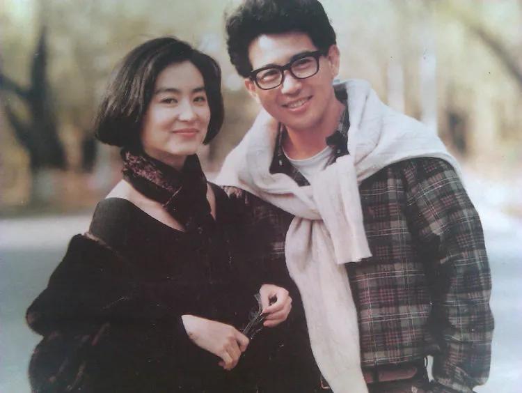 一代侠女插足秦汉婚姻,嫁豪门却独守空房,继女还深陷“*照门艳**”