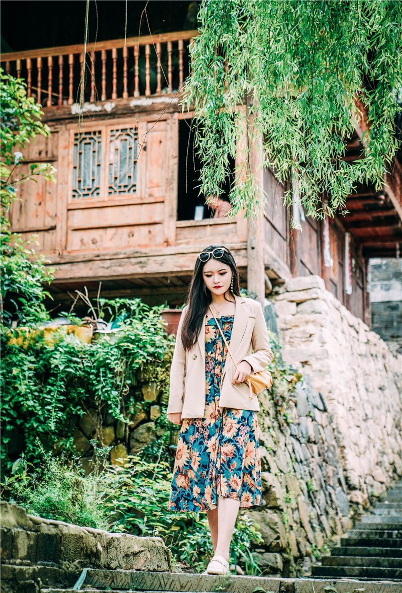 贵州旅游被带去银饰非遗传承馆,贵州千户苗寨银饰一条街