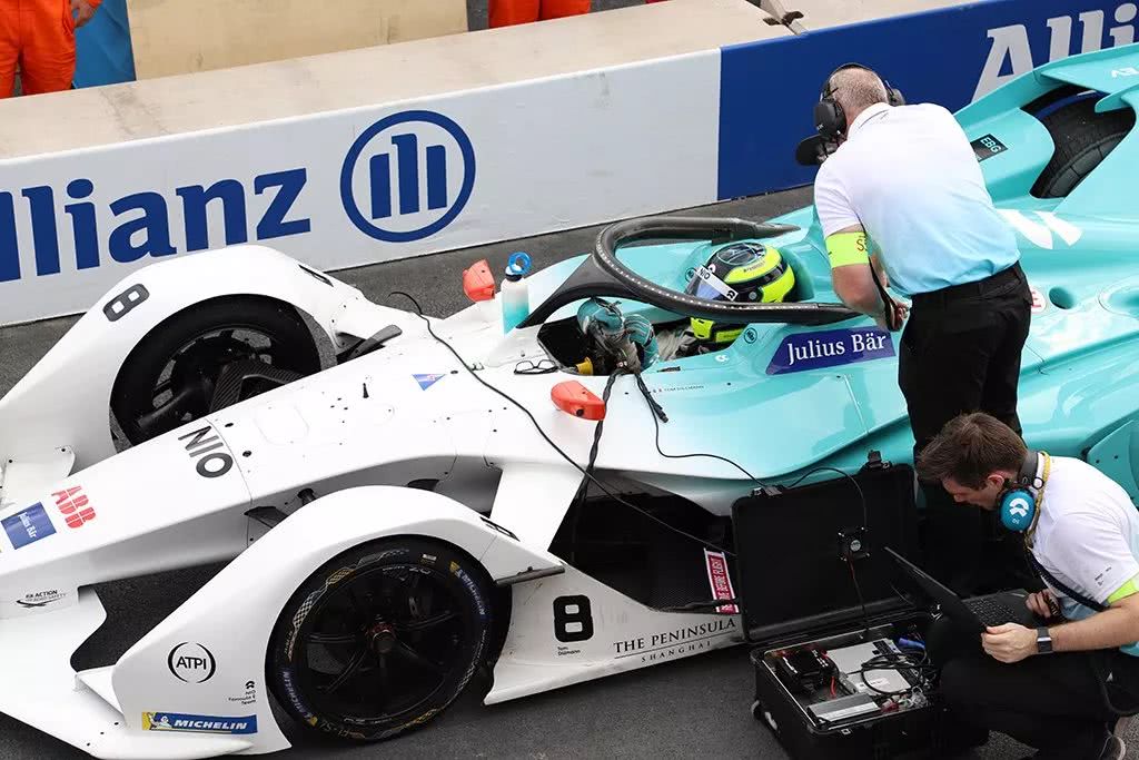 这车空间窄、没空调，只能躺着开，为啥一群男人都想开？