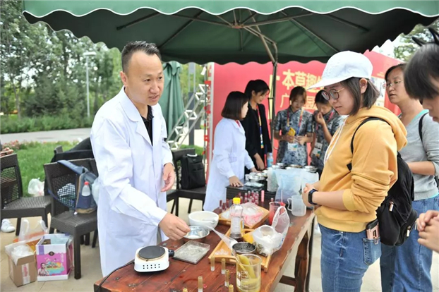 “本草趣生活”广安门医院传统中药手作课系列体验活动