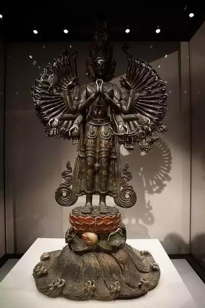 清代铜鎏金佛像的鉴定,清代铜鎏金无量寿佛像