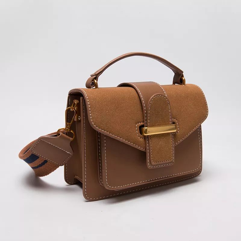 淘宝店铺包包200元,淘宝小ck包100多是正品吗