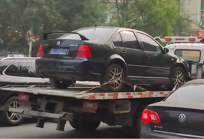 经典车之一汽-大众宝来R