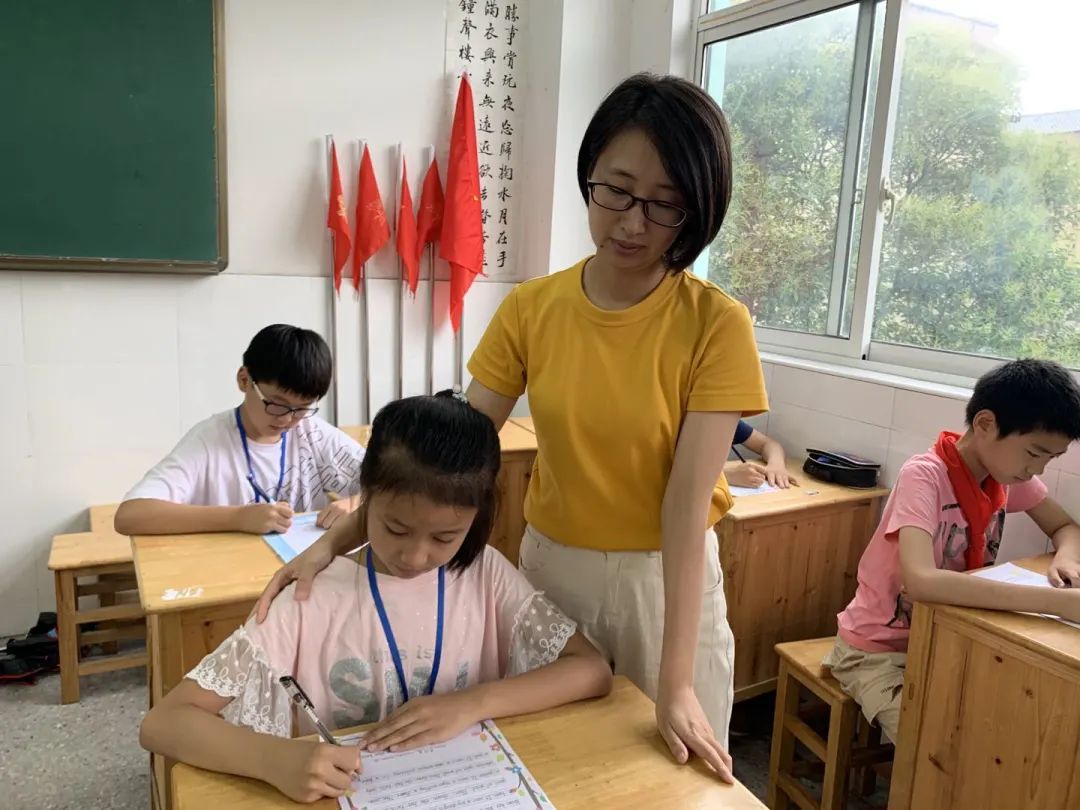 启东长江小学英语特色活动,小学英语素质展示会