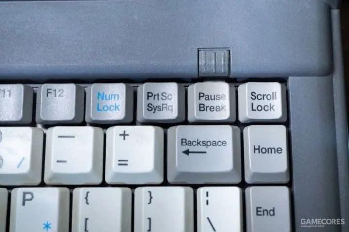 一百多块买个26年前的笔记本,我改了改,还能上网