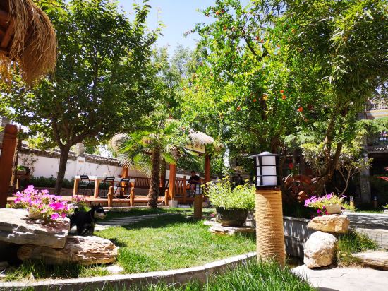 来袁家村花田月下住民宿,咥陕西美食、泡酒吧,逛民俗!