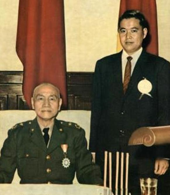 55年前李显斌驾机叛逃，在台湾获奖280万，娶美女为妻，最后怎样