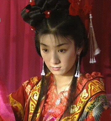 整容后的女明星老了,整容严重变性的女明星