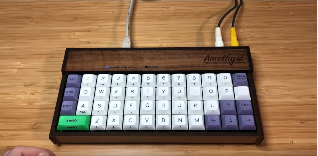 6个芯片打造复古经典计算机：215色显示，能编程能玩小游戏