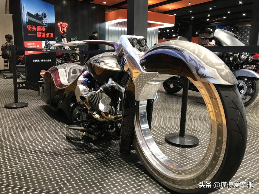 哈雷2020款顶级豪华版,2018款哈雷继承者霸气十足