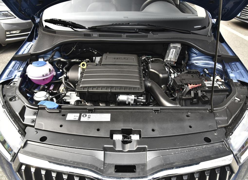 月薪4000能养得起a6吗,月薪4000能养得起5系吗